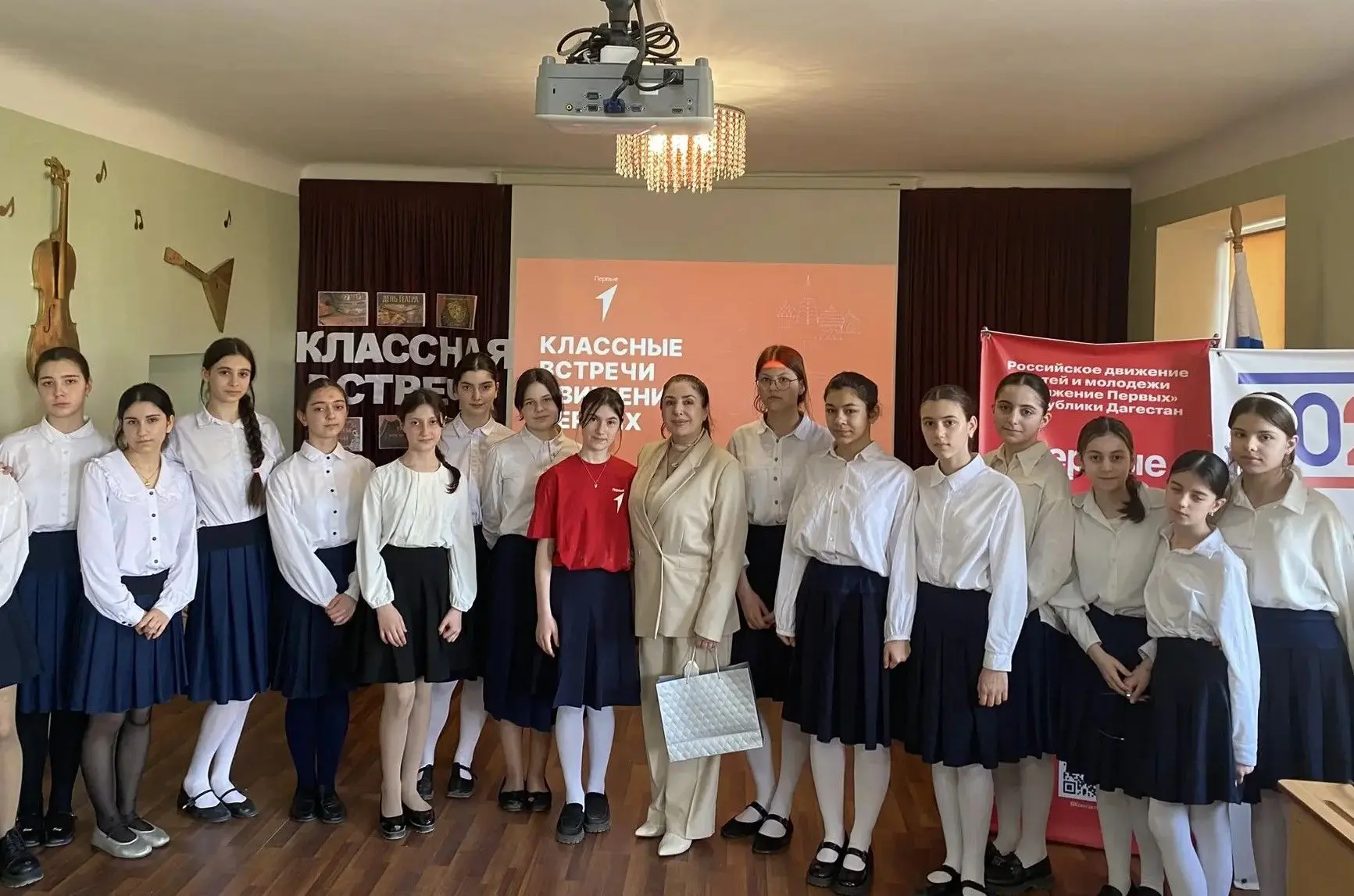 26 марта в Малом зале ГГИМХО прошла классная встреча, приуроченная ко дню театра с наро...