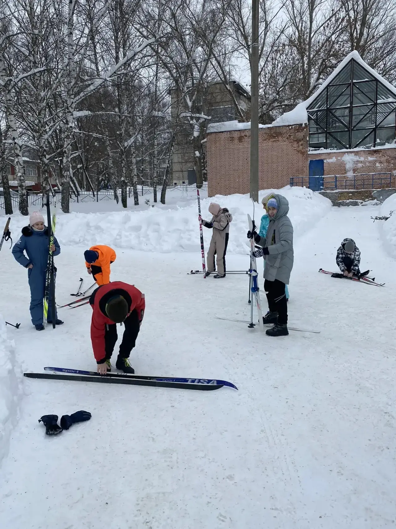 🎿 Лыжня зовёт! Как наши гимназисты покоряли зимние трассы ❄️  Свежий морозный воздух, солнце, пробив