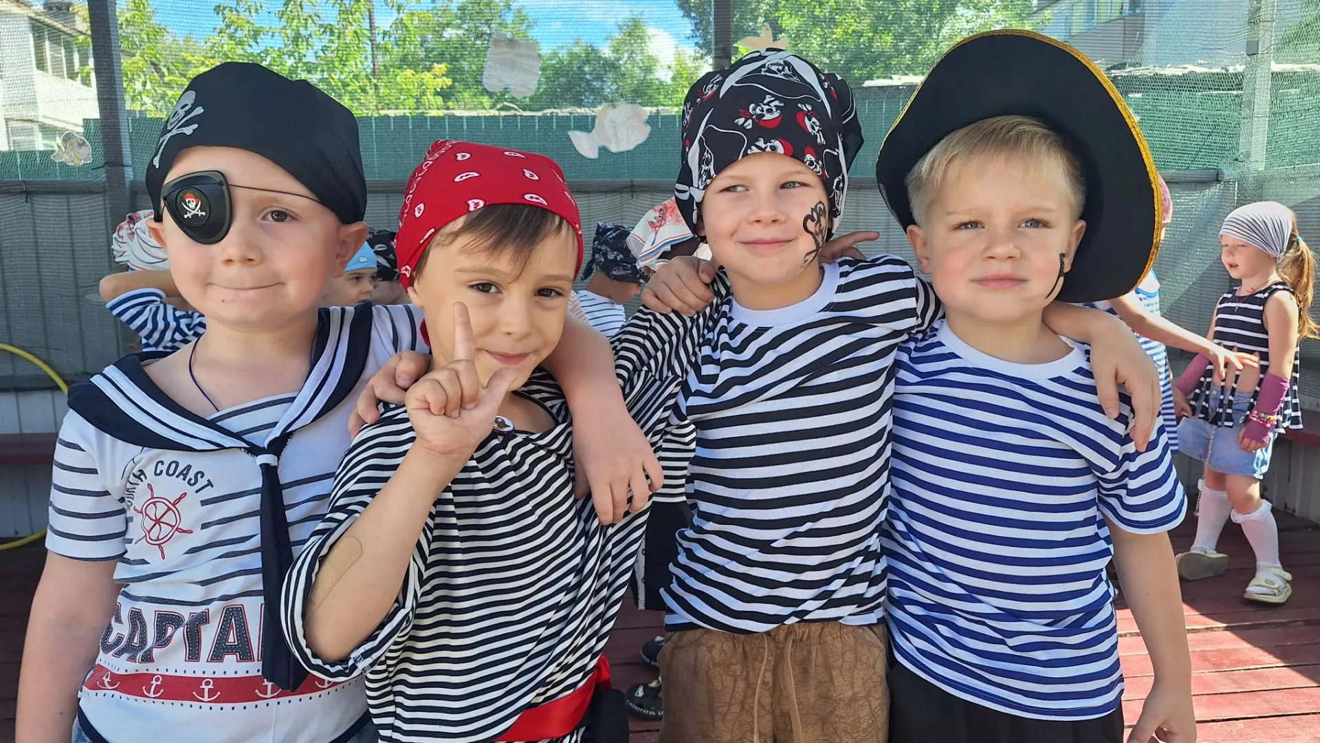 Йо-хо-хо! 🏴‍☠️

Недавно у нас прошёл настоящий День пиратов! 🦜⚓ Ребята на один день превратились в