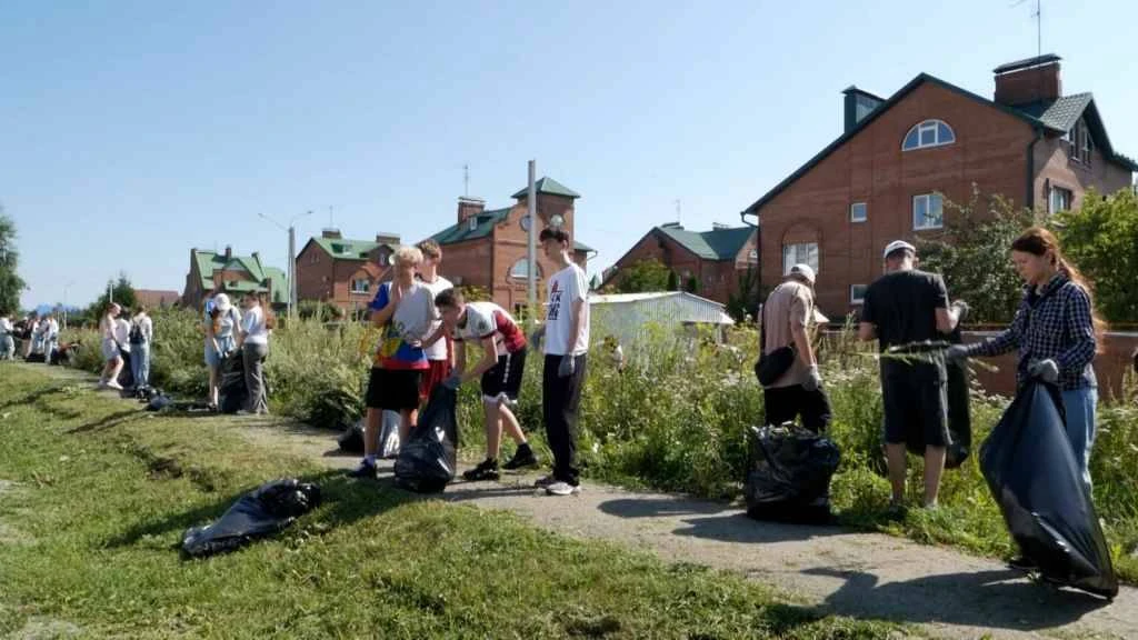 Трудовые отряды покоряют регионы.

Во всей России набирает обороты движение трудовых отрядов — тысяч