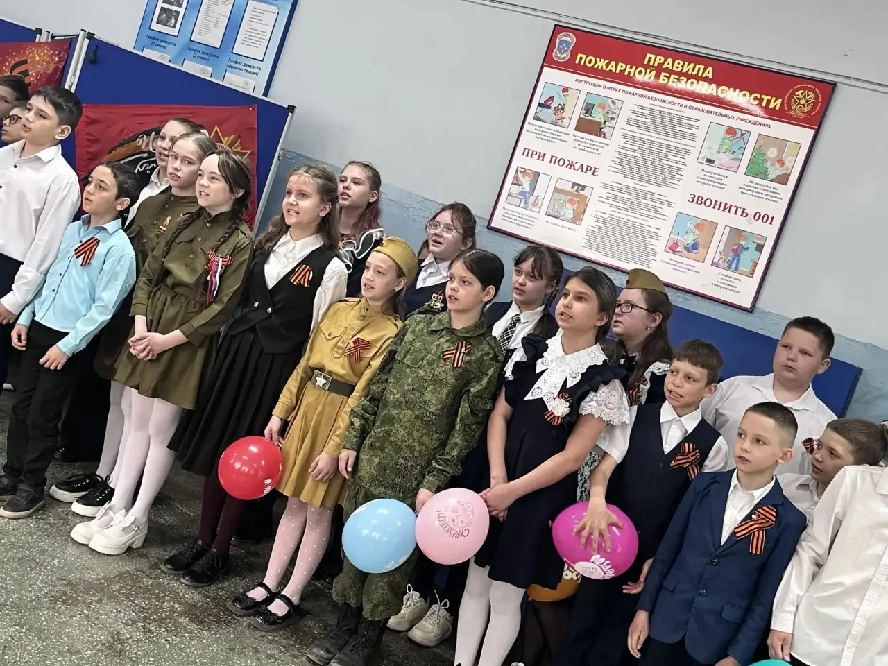 🎶День начался с песни Победы! 🎶  Вчера утро в нашей школе задало особенный, торжественный настрой! 🌅