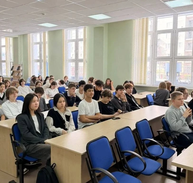 ↗ Выбираем будущую профессию вместе  Преподаватели Колледжа РОСБИОТЕХ вместе со студентами провели п