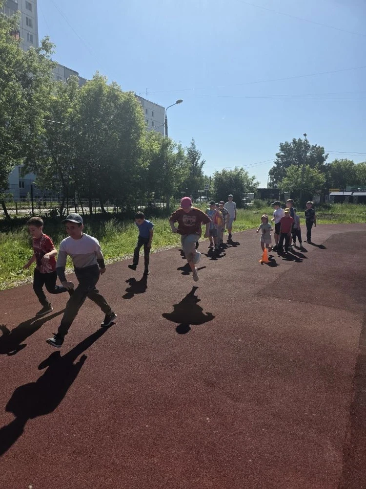 🏃Спортивное лето - 2026.
В нашей школе все лето работает спортивная площадка. Ребята активно провод