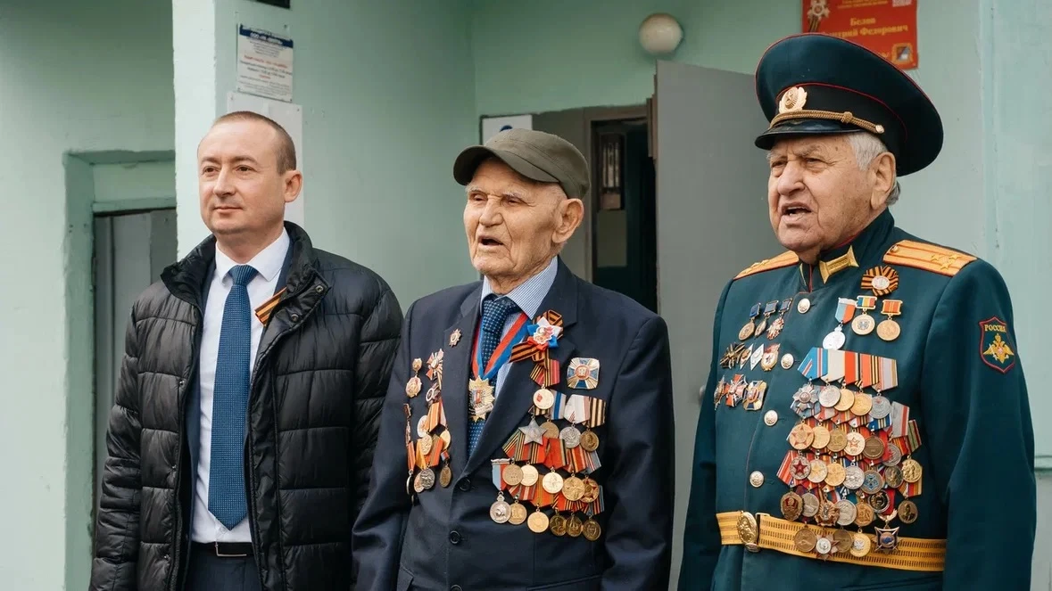 Связь, которую не разорвать🇷🇺  📌В преддверии годовщины Великой Победы Первые Школы №110 пришли поздр