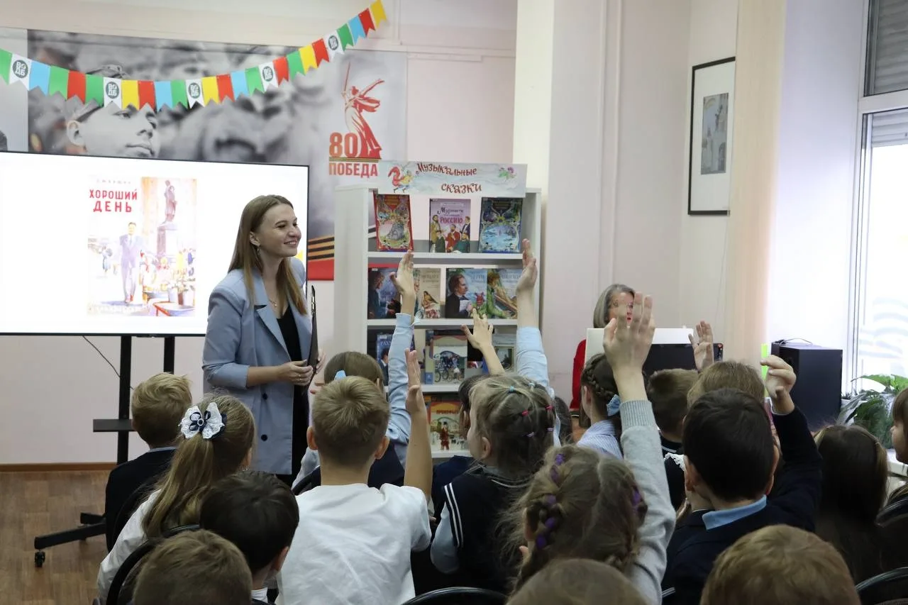 🤩 Программа «Наши любимые стихи» в Воронежской областной детской библиотеке!  Гости библиотеки узнаю