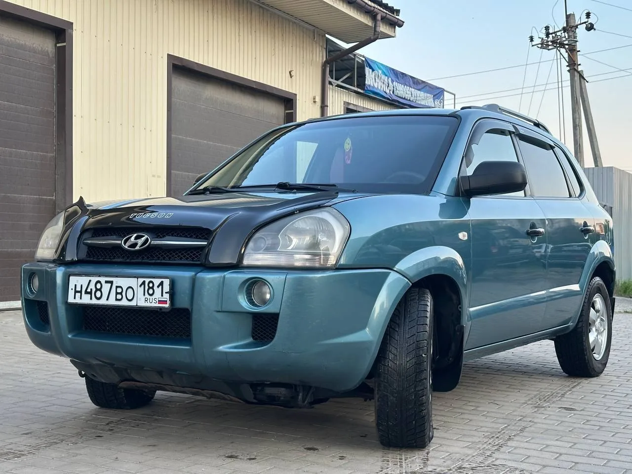 Hyundai Tucson 
2007 год 
268.000 км пробег 
2.0 Бензин ( 141 л.с.), МКПП
Автомобиль в отличном сост
