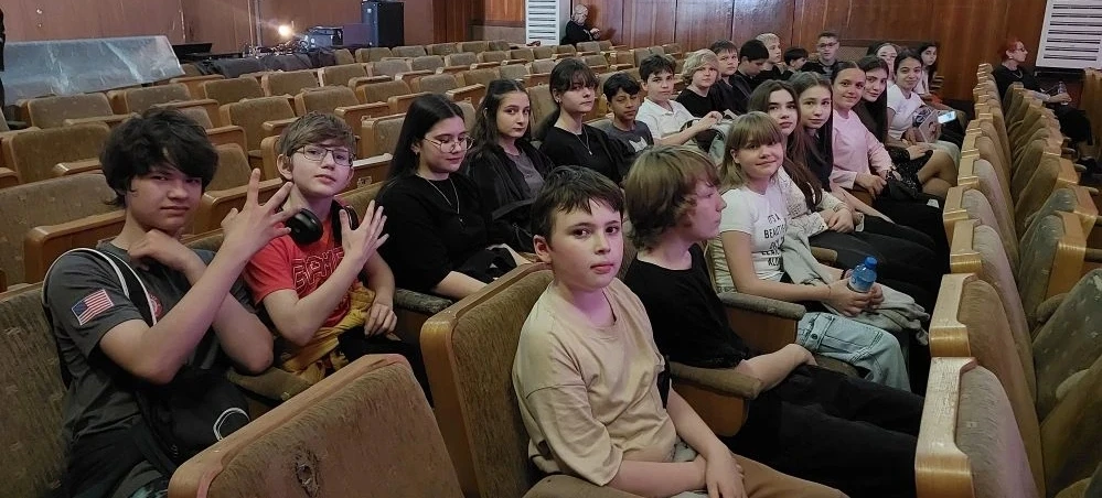 🎭 День, наполненный искусством    12 мая ученики 6 «Б» стали зрителями Гала-концерта фестиваля «Теат