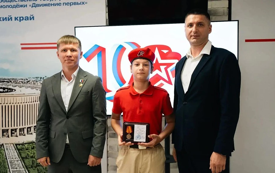🎮 В Краснодаре прошла церемония награждения юнармейцев медалью «Юнармейская доблесть» II и III степ