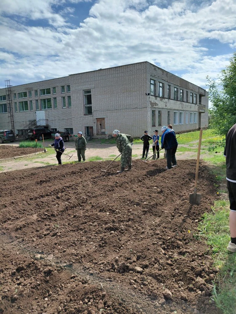 🌸Работа на пришкольном участке. Трудовой десант.🌸
