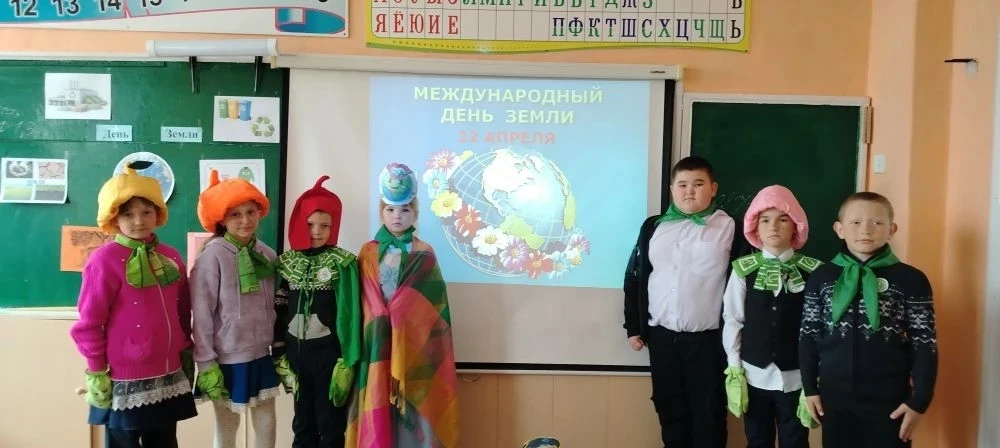 Сегодня, 22 апреля, во 2,3 классах прошло открытое мероприятие "День Земли". Классный р...