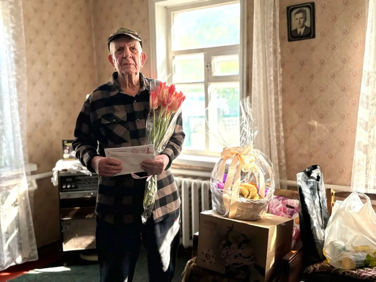 🇷🇺🎗 Ветеранам Великой Отечественной войны вручили подарки от Главы ЛНР Леонида Пасечника  Первые поз
