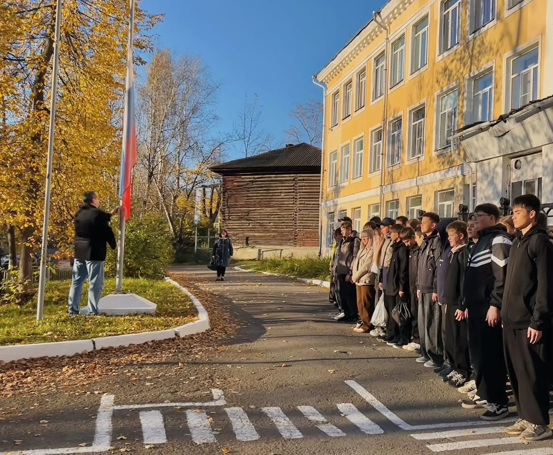 📣Традиционно каждый понедельник мы начинаем с поднятия флага Российской Федерации - эт...