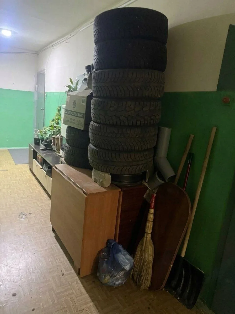 💭 Нам пишут: Здравствуйте Транспортная 7 устроили гараж в подъезде, управляющая компан...