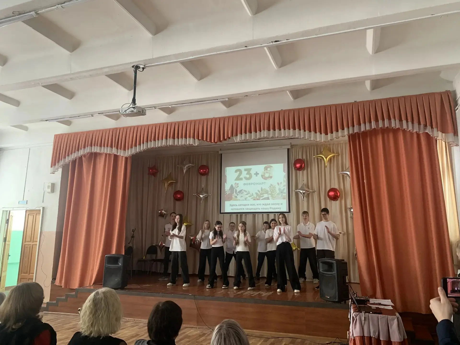 🎤 ФевроМарт — Отвага + Нежность 🌸  Сегодня наша школа стала настоящим праздником двух сердец: мужест