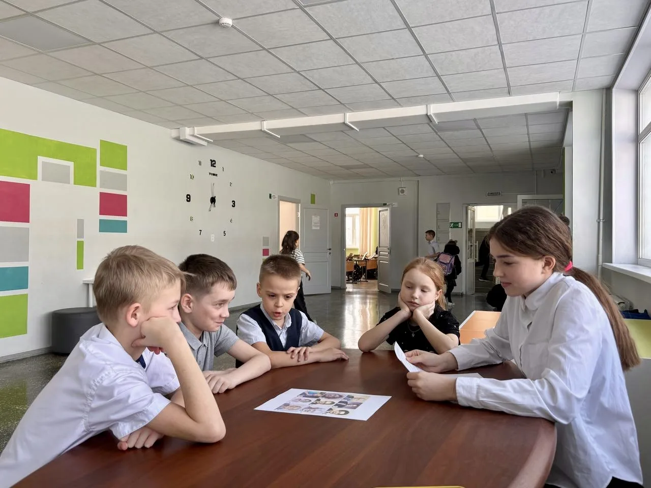 В нашей школе прошли тематические занятия и перемены, приуроченные к Всемирному дню поэзии 📚✨  Ребят