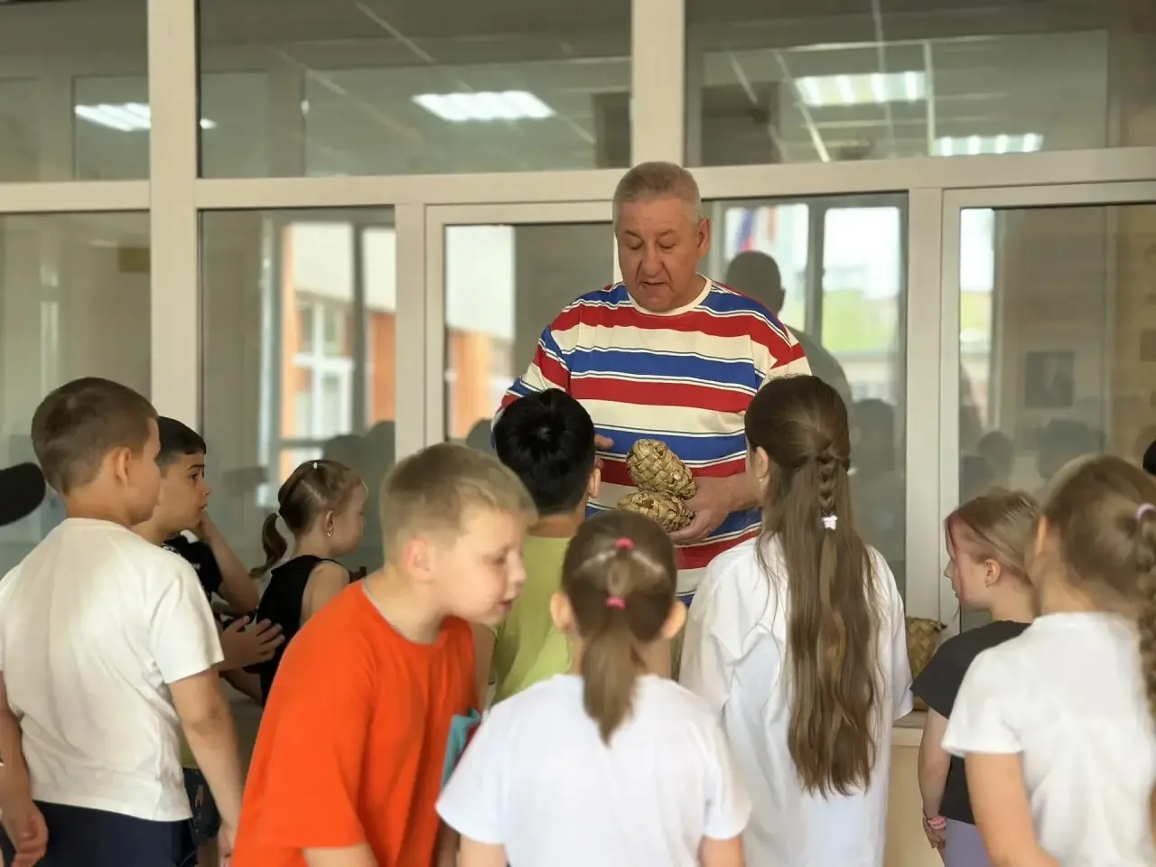 🏠 В нашем лагере прошёл второй музейный урок «История России — Русский дом»!

Вчера для ребят из 1 