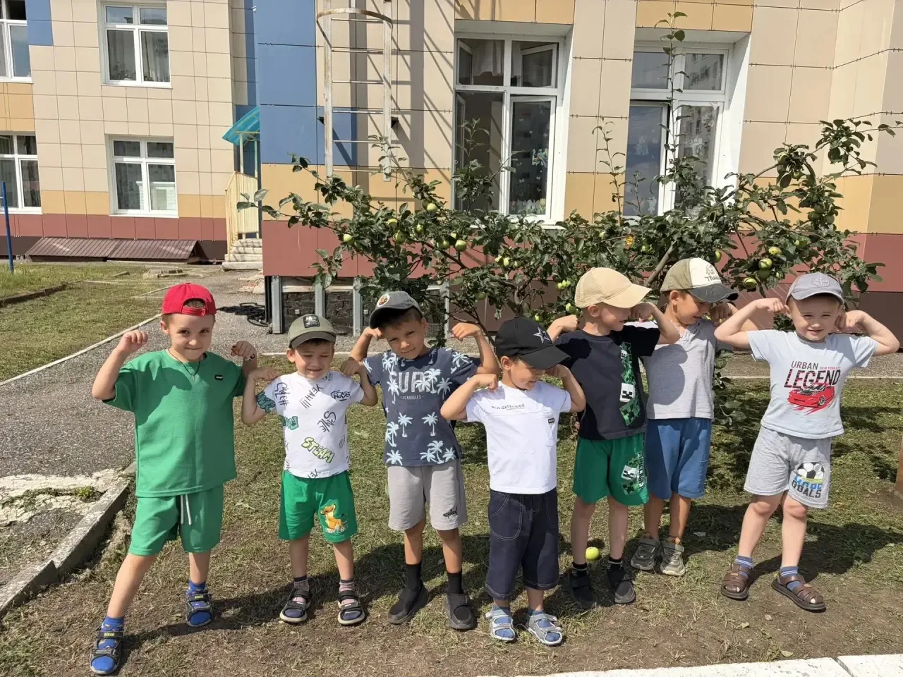 Средняя группа #4. 
Прогулка ☀️ 

Несколько идей для активных игр на летних прогулках:
-Догонялки и 