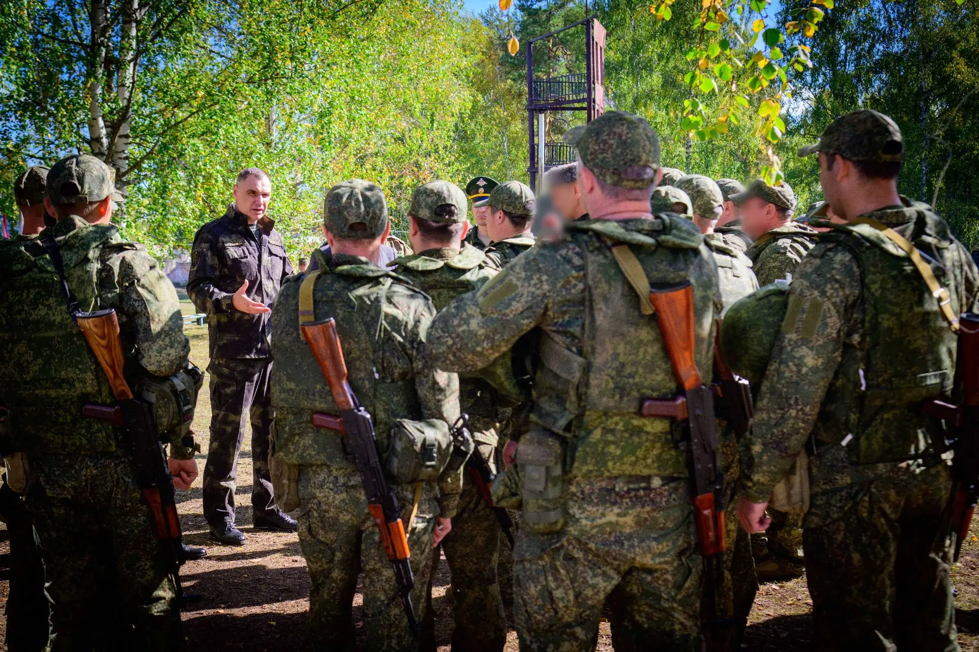 Побывал в расположении отряда БАРС, встретился с бойцами. Основная задача формирования ...