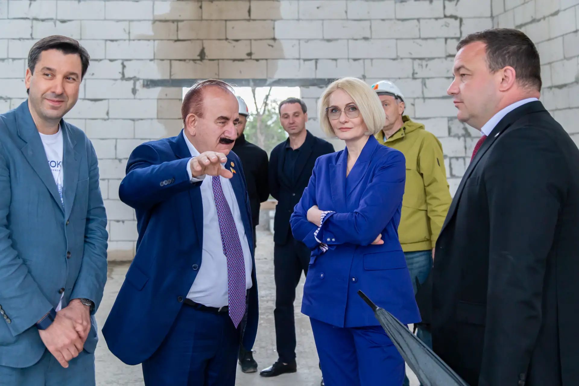 Уважаемые коллеги, студенты и партнеры!

Донской государственный технический университет с рабочим в