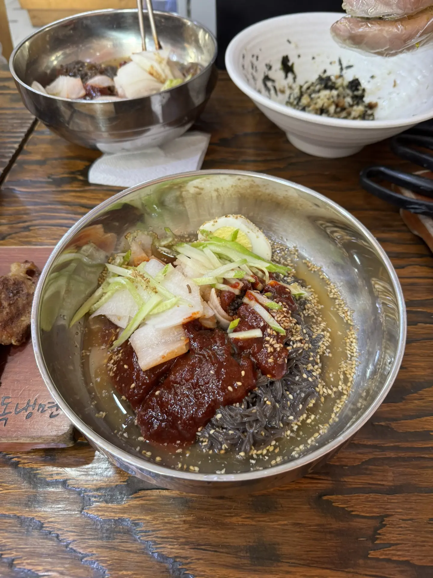 Корейское летнее блюдо 🔥 холодная лапша 🍜 но я сегодня об нее язык обожгла 🫣🤣 От остроты 🔥 поел