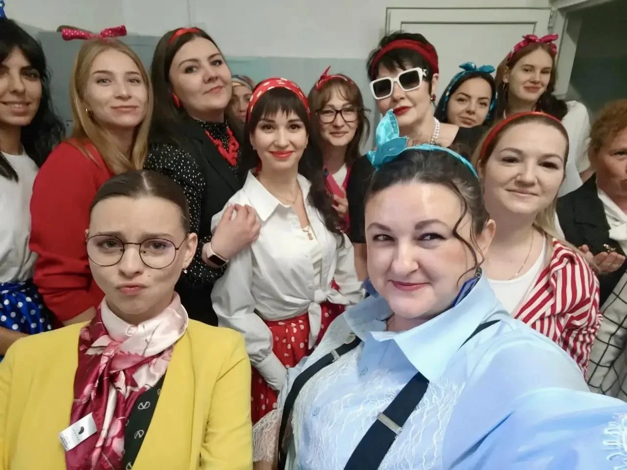 Праздник с юмором: как в первой школе отметили День учителя