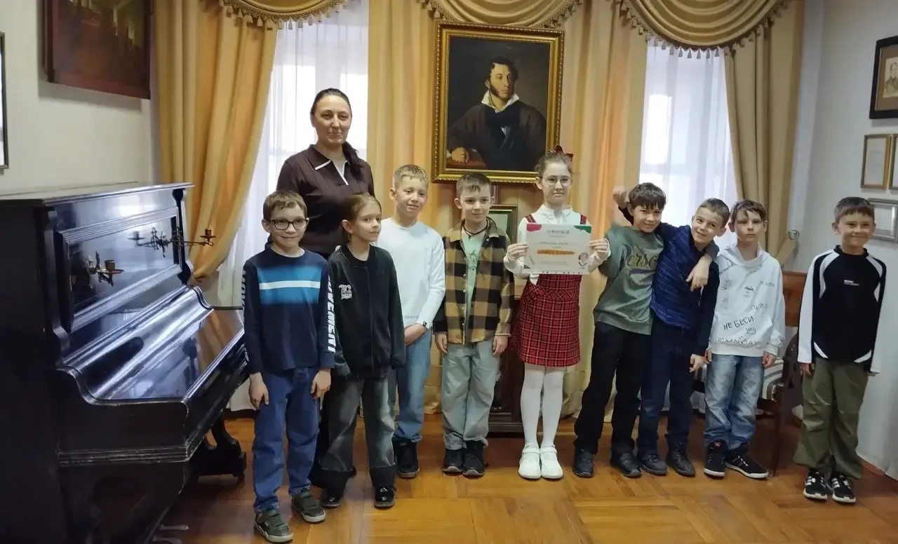 3 «В» класс отправился в увлекательное путешествие по миру сказок А. С. Пушкина, приняв участие в кв