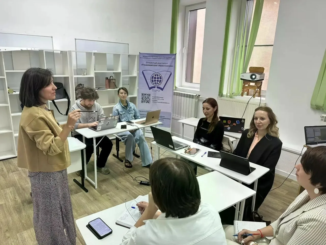 Спроектировали урок с ИИ, провели его с детьми, сразу же проанализировали. И всё это — ...