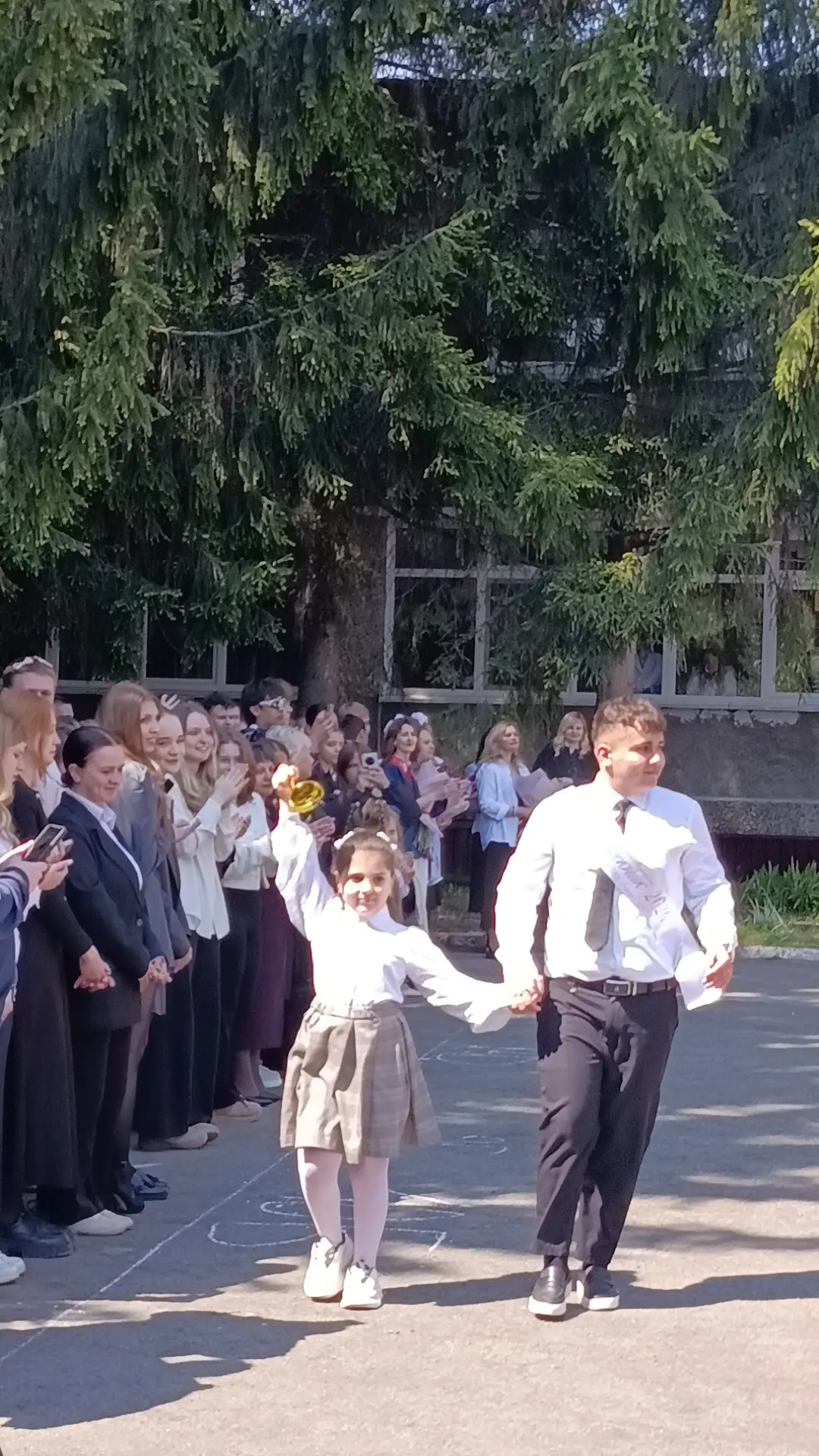🔔 Этот трогательный миг уже никогда не повторится… 🥹  26 мая в МБОУ «Гимназия № 79» прозвенел «После
