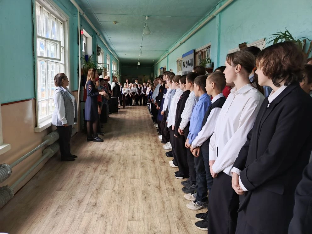 18.05.2026 на общешкольной линейке для учащихся 2-3, 6-7 классов выступила инспектор ОГИБДД МО МВД Р