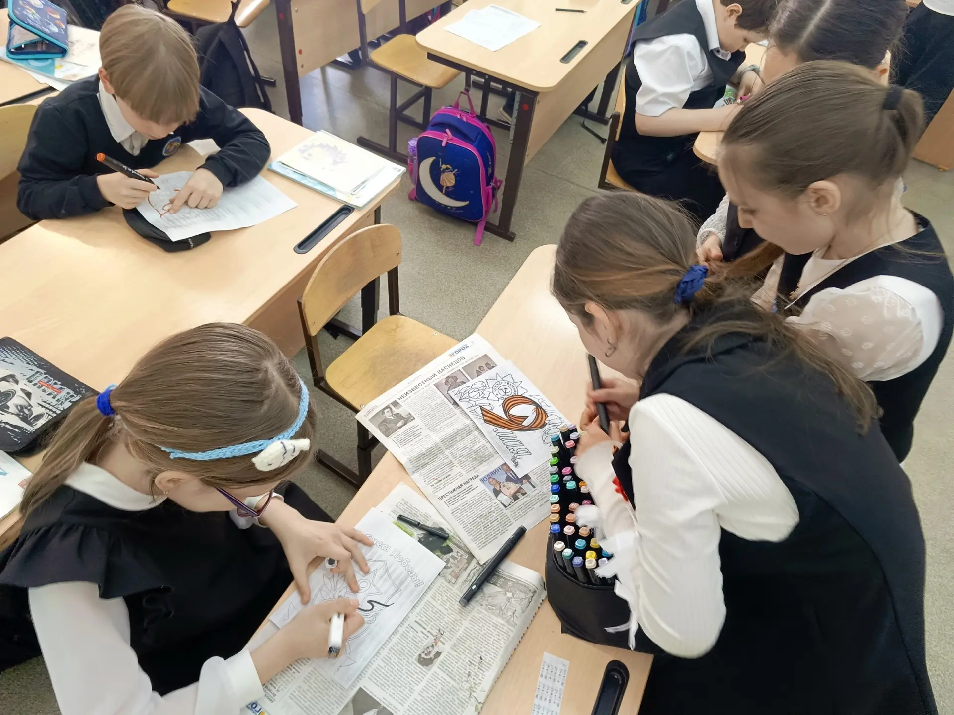 Наши самые юные ученики — ребята из начальных классов — вложили всю свою душу и тепло в создание поз
