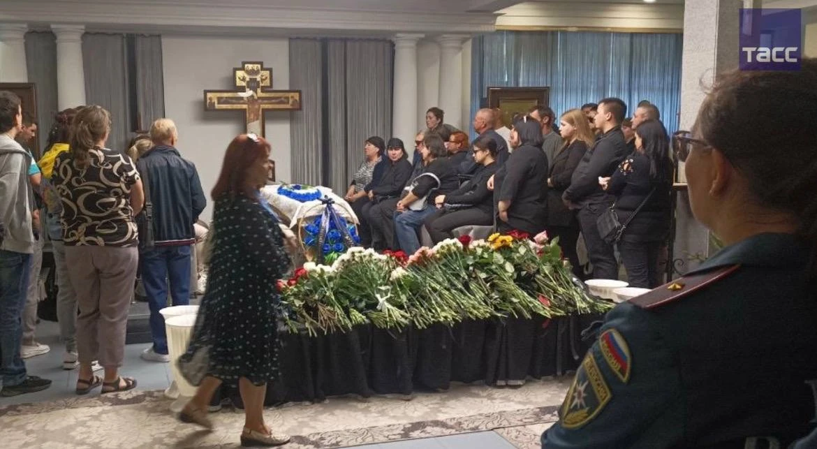В Новосибирске простились с девушкой, убитой медведем в Республике Алтай, передает корр...