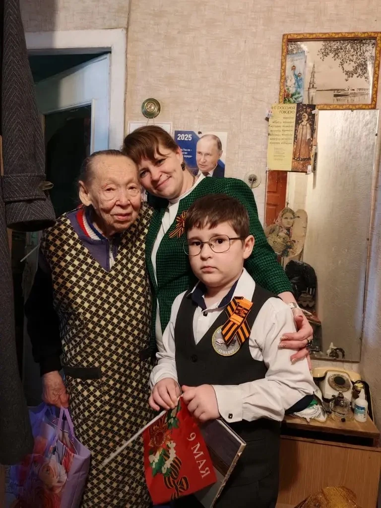 📣 93 года мудрости: 2 «Б» в гостях у ветерана труда Антонины Ивановны  В преддверии праздника Велико