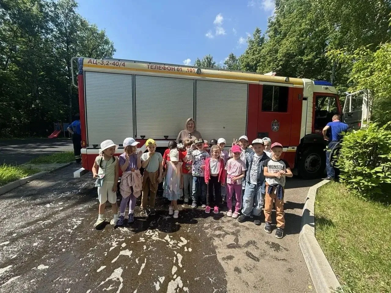 📣 БЕЗОПАСНОСТЬ В ПРИОРИТЕТЕ
 
☀️ В честь Дня защиты детей в гости к нашим дошкольникам пришли сотру