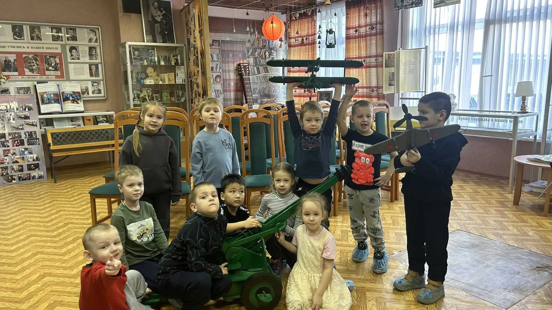 🎸📚 Маленькие шаги в большую историю!  🎓 На этой неделе в нашей школе прошли удивительные экскурсии д