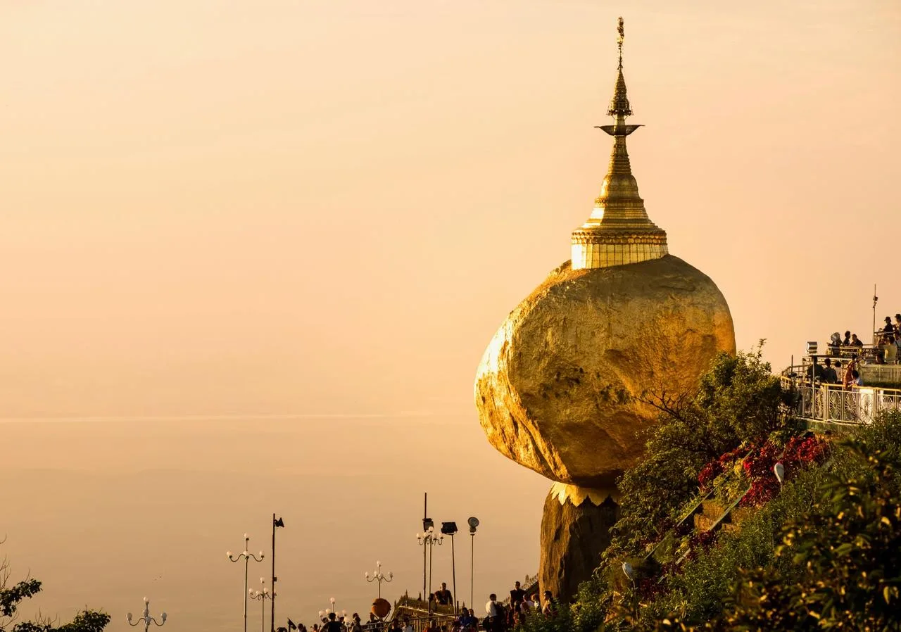 Пагода Чайттийо в Кинпуне, Мьянма 🇲🇲

🔹 Пагода Чайттийо или Золотой Камень - буддийская святыня и