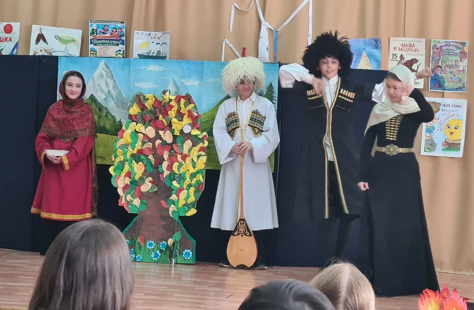 В лицее состоялся Фестиваль Дружбы народов!    В нашем лицее продолжаются мероприятия в рамках тради