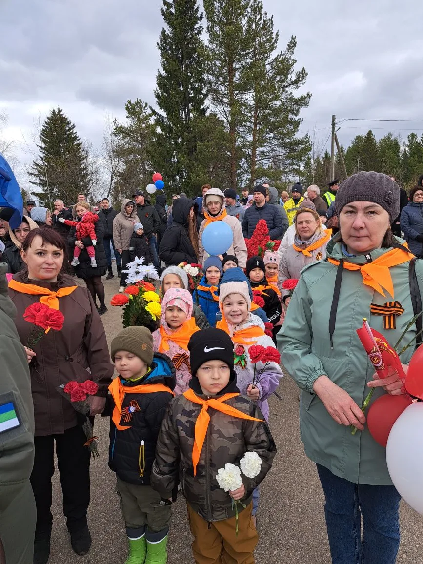 9 мая в  День Победы, воспитанники  старшей группы 1 собрались у памятника, чтобы выраз...