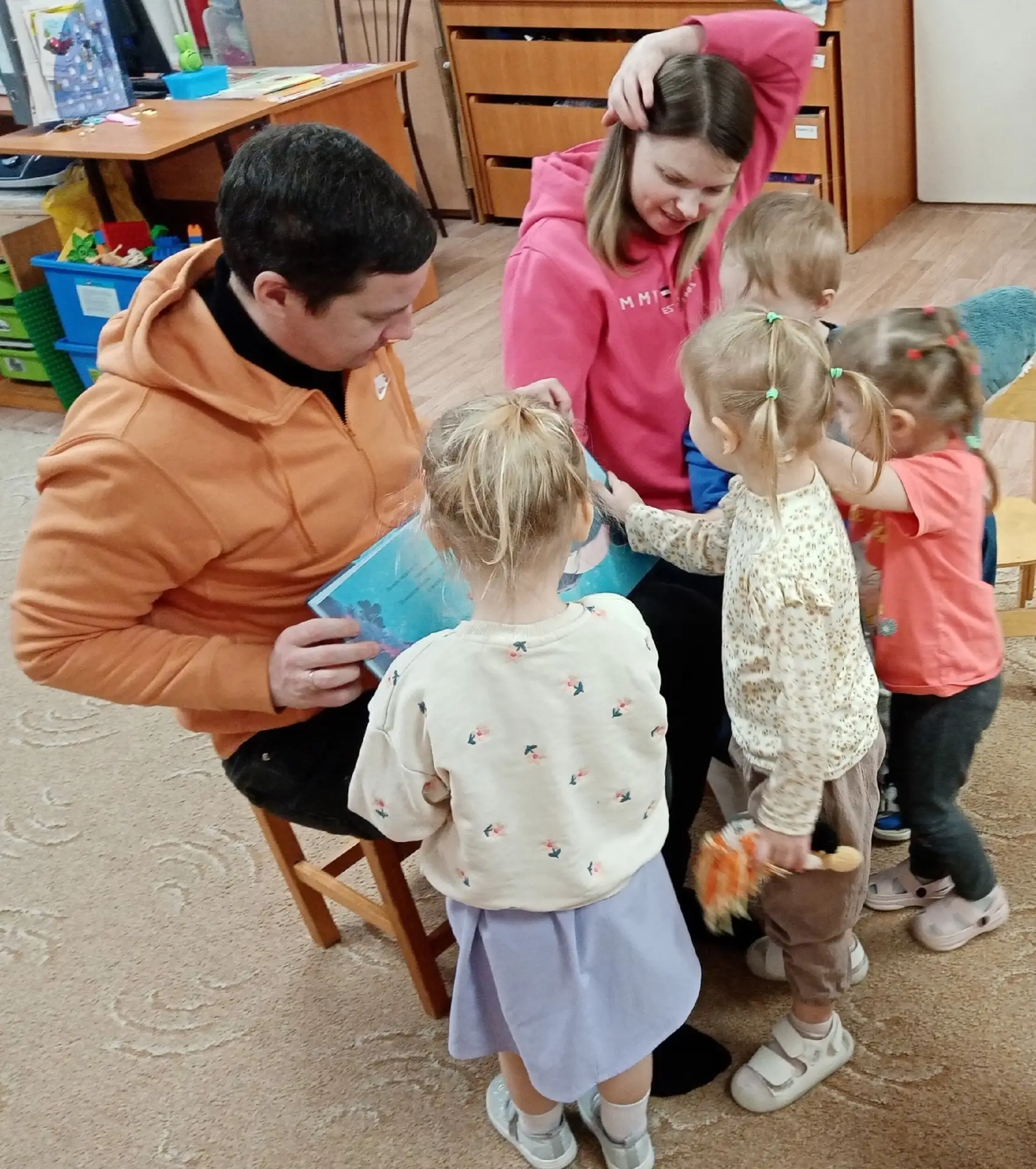Детско-родительский клуб "Мамины сказки" продолжает свою работу.В первой младшей группе...