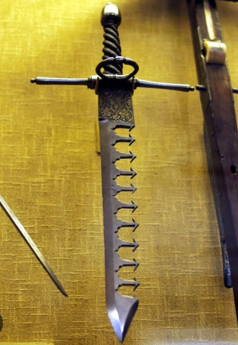 Шпаголом (swordbreaker или мечел) — это редкий тип кинжала для левой руки, применявшийс...