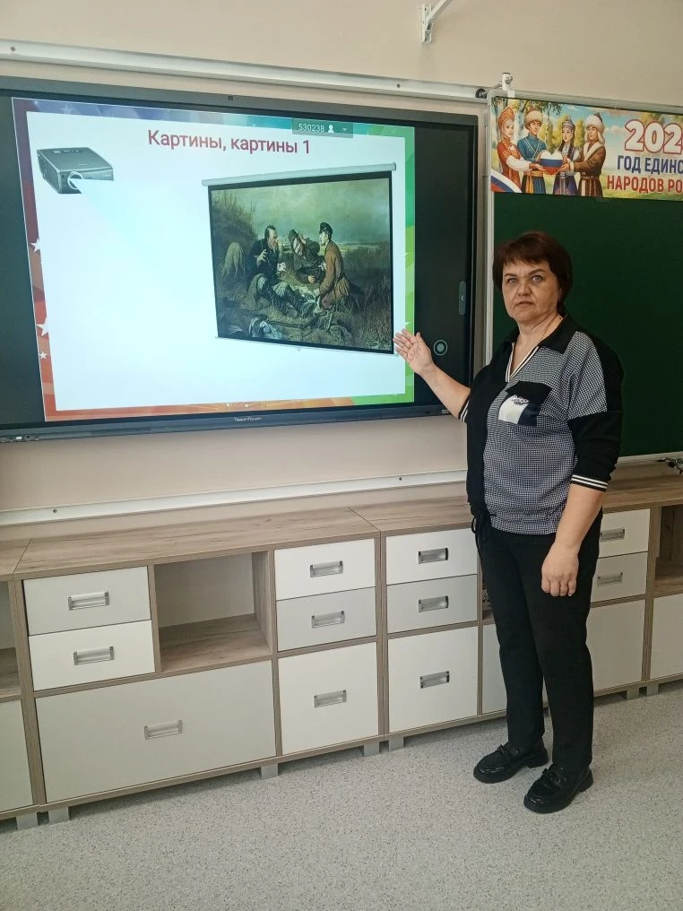 🧠 Интеллектуальная битва в 9В!  Ребята из 9В класса сразились в увлекательной игре «Хочу всё знать».