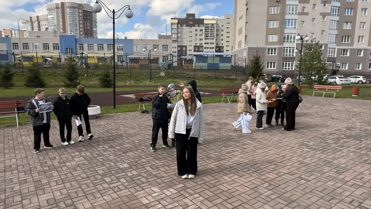 Сегодня активист школьного ученического самоуправления «Новое энергичное поколение« Кусова Милана и 