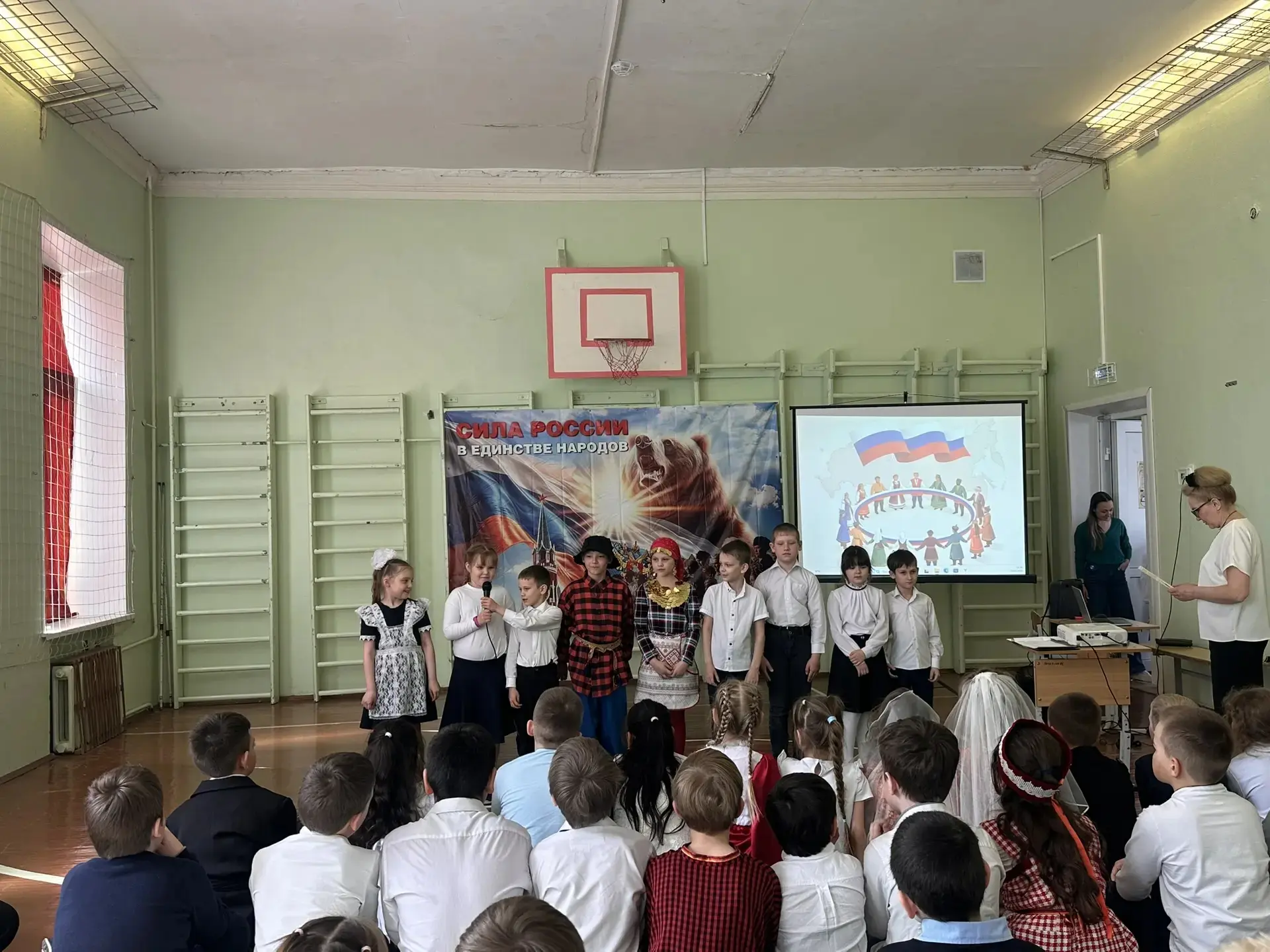 ✨ День танца в нашей школе: фестиваль «Парад народов России»! ✨
