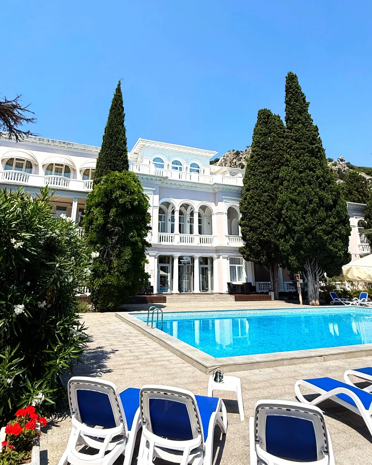 Хотела же вам подытожить по нашей поездке в Симеиз в отель «Усадьба Голубой залив»🌊