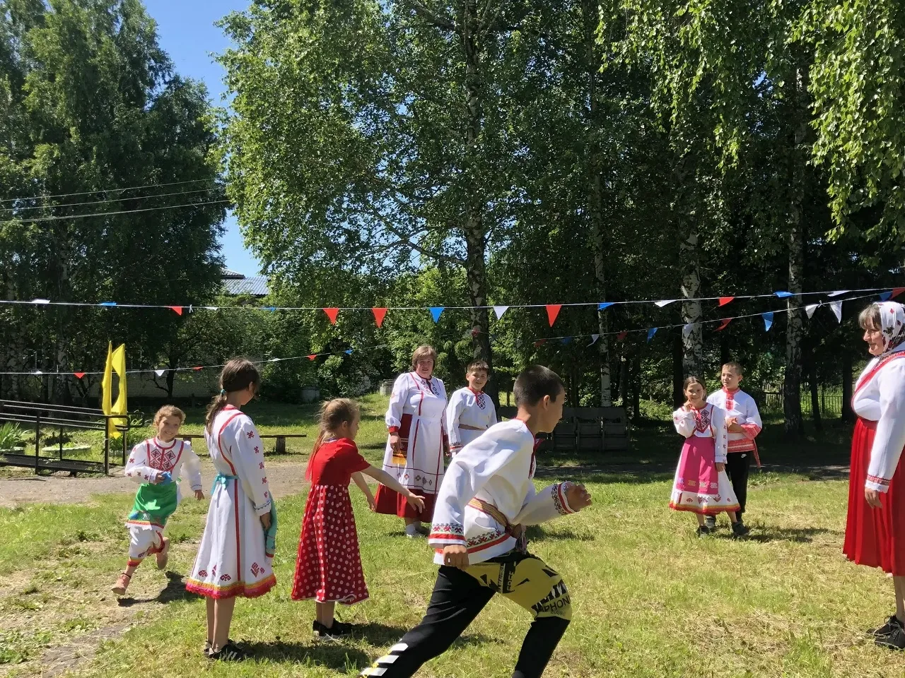 На площадке перед Тенеевским сельским Домом культуры царила творческая и по‑настоящему душевная атмо