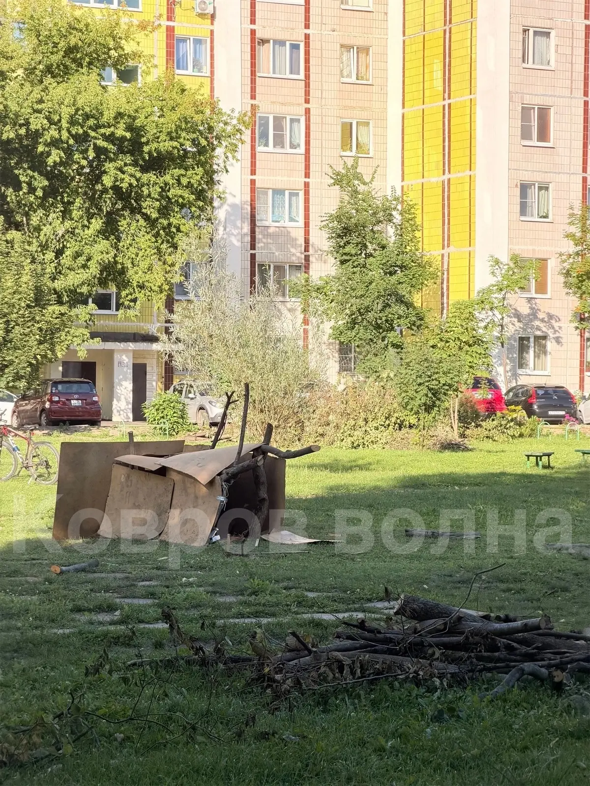 ЛЕТО, КАНИКУЛЫ И СВОЙ МАЛЕНЬКИЙ МИР😍🔎

Смотрим на дворовый шалаш!

😇Пока взрослые спешат по делам