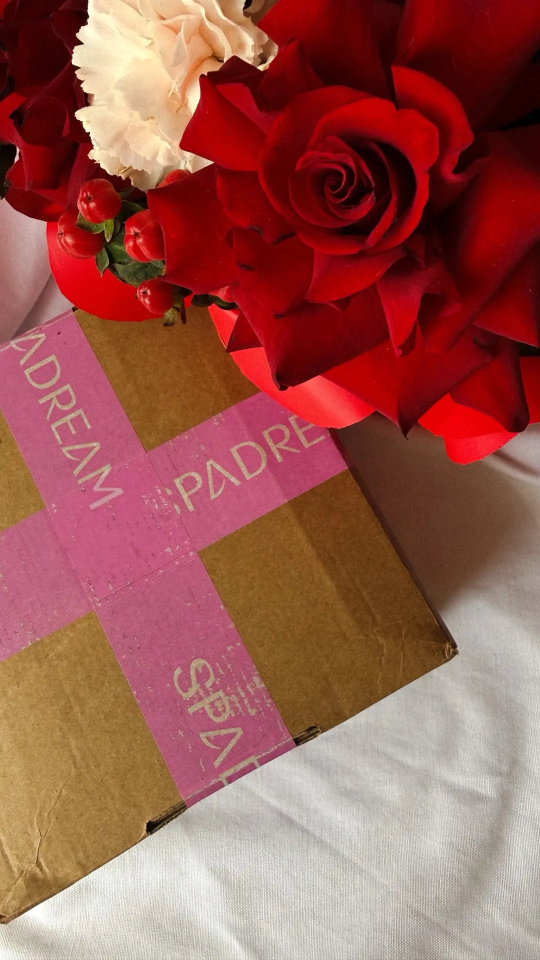Очень ждала эту посылочку от SPADREAM, потому что мечтала попробовать эти легендарные румяна, и вот 