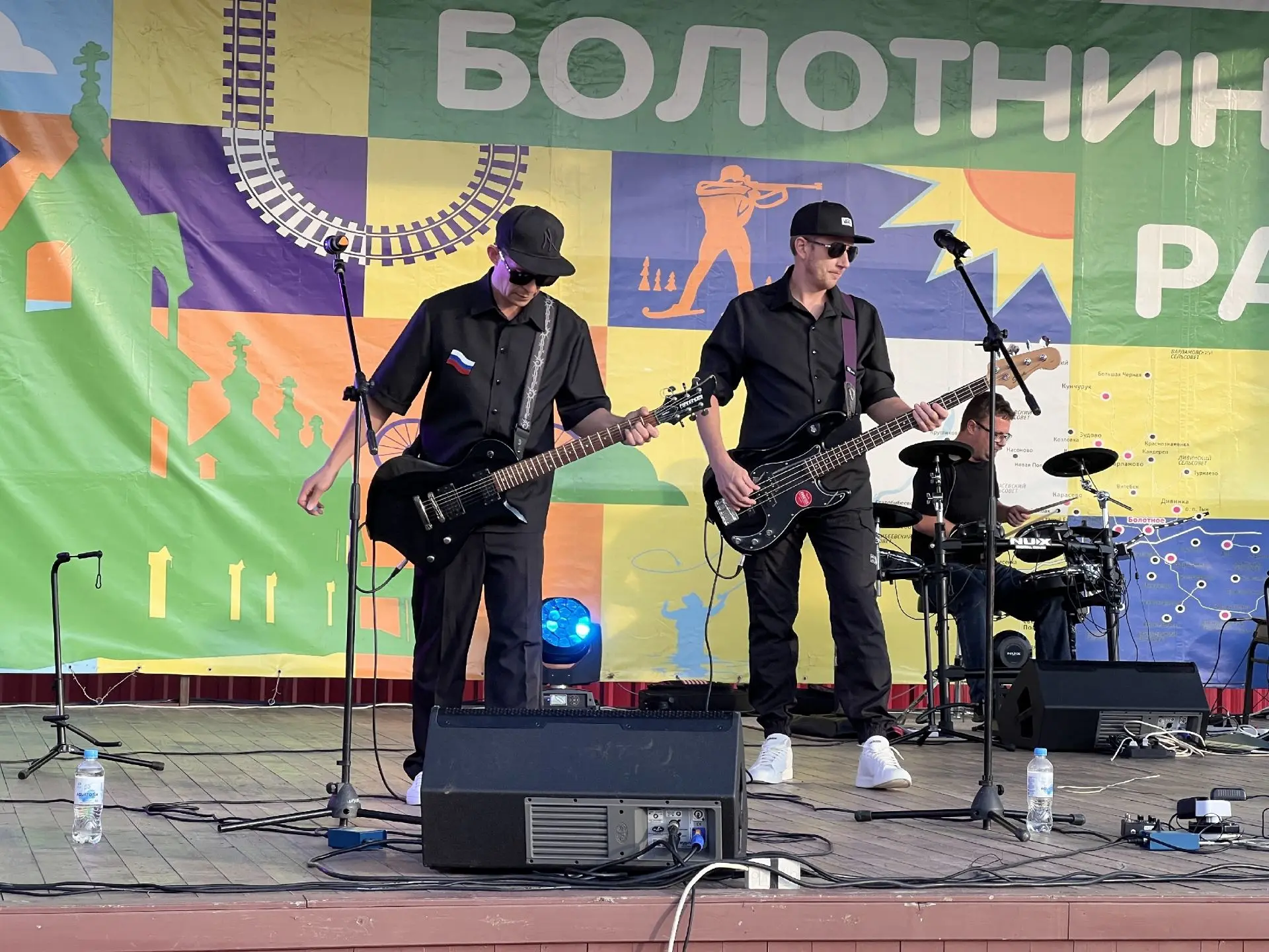 Рок-группа «РайЦентр» раскачала Болотное в День Государственного флага! 🎸