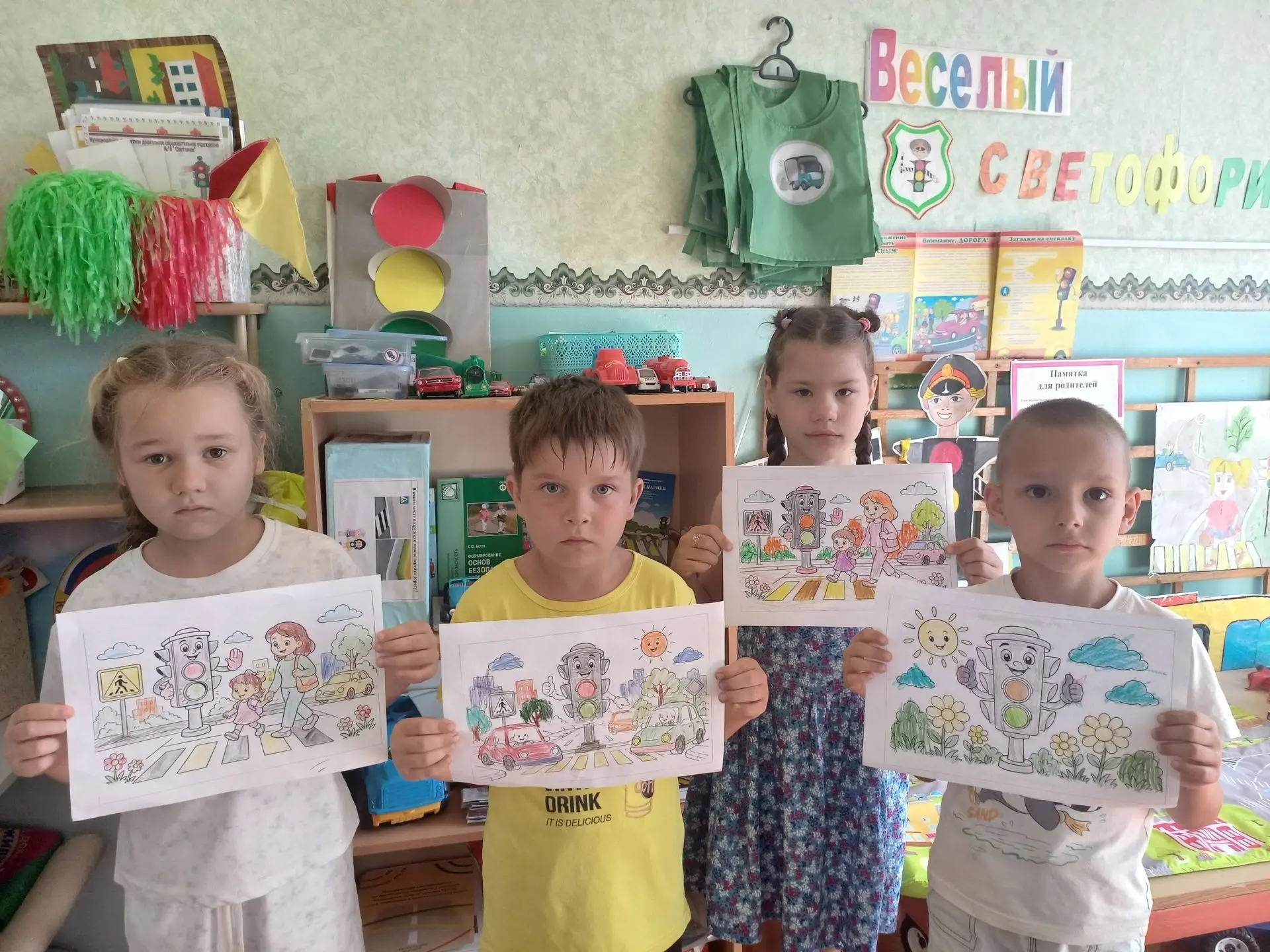 5 августа в Международный день светофора в нашем саду прошли различные