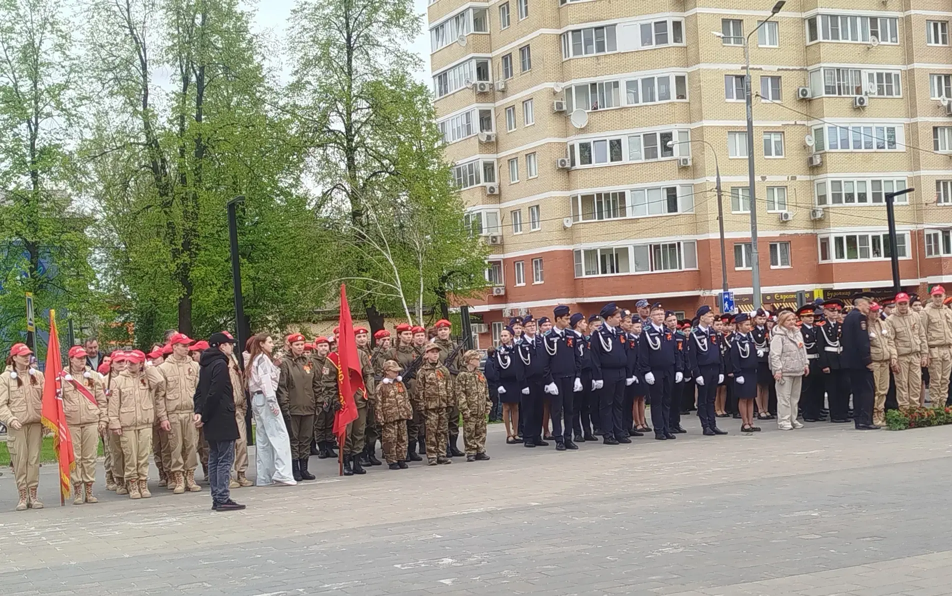 Управляющая компания ООО "Спец Тех Сервис" приняли участие в возложении на сквере им.Полякова.  Пуст