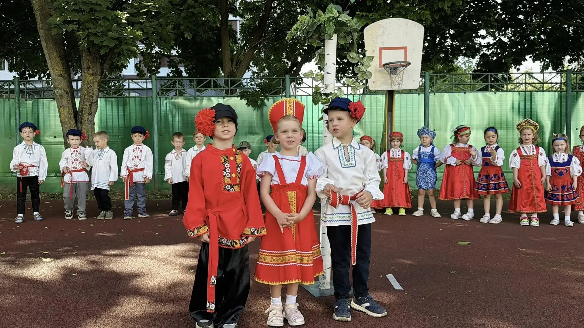 🇷🇺 Ко Дню России в дошкольном отделении «Сказка» прошёл удивительный фестиваль костюмов народов Ро